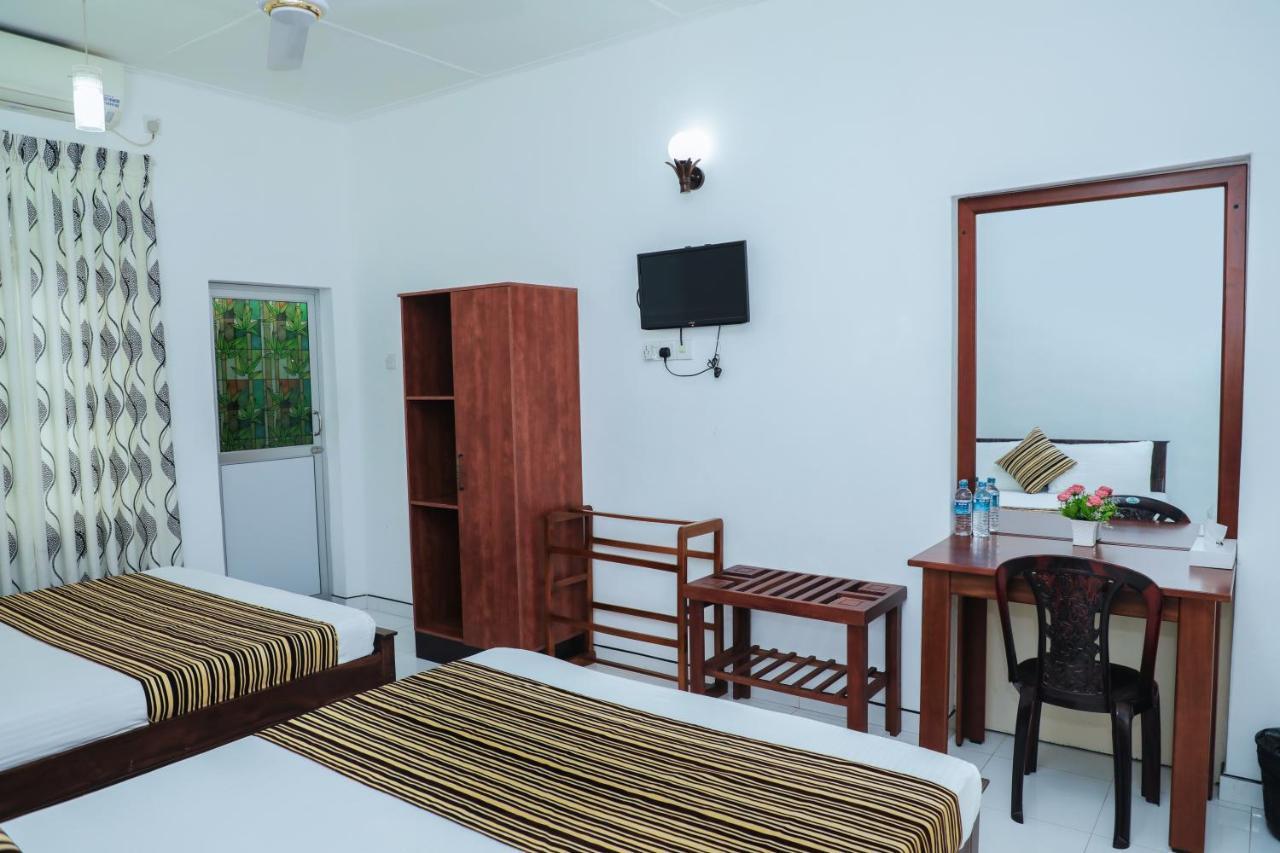 Bon Voyaage Tourist Inn Trincomalee Exterior photo